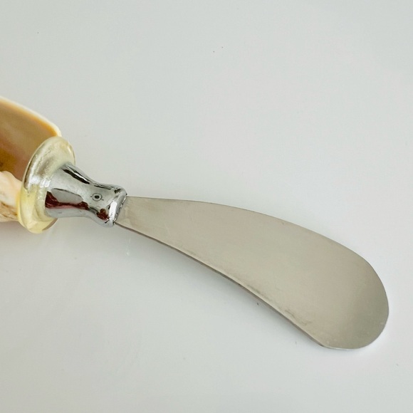 Vintage genuine Seashell 🐚 handle Butter Spreader knife - coastal decor - Picture 4 of 6